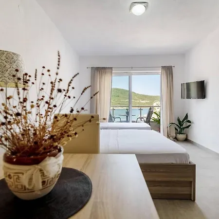 Divna شقة نيوم