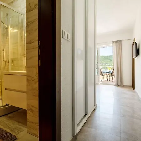 Divna شقة نيوم